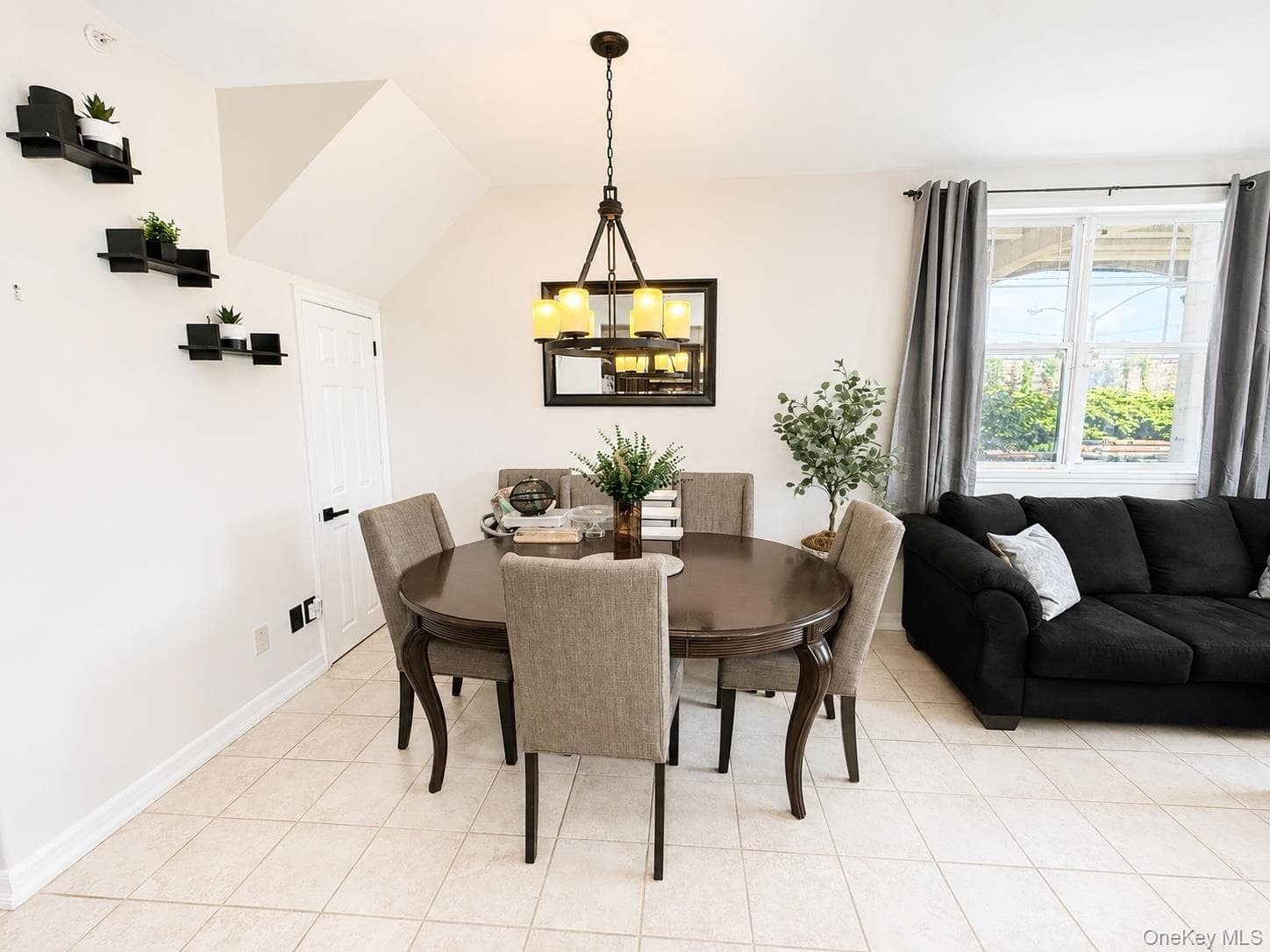 252 Beach Breeze Place thumbnail 4