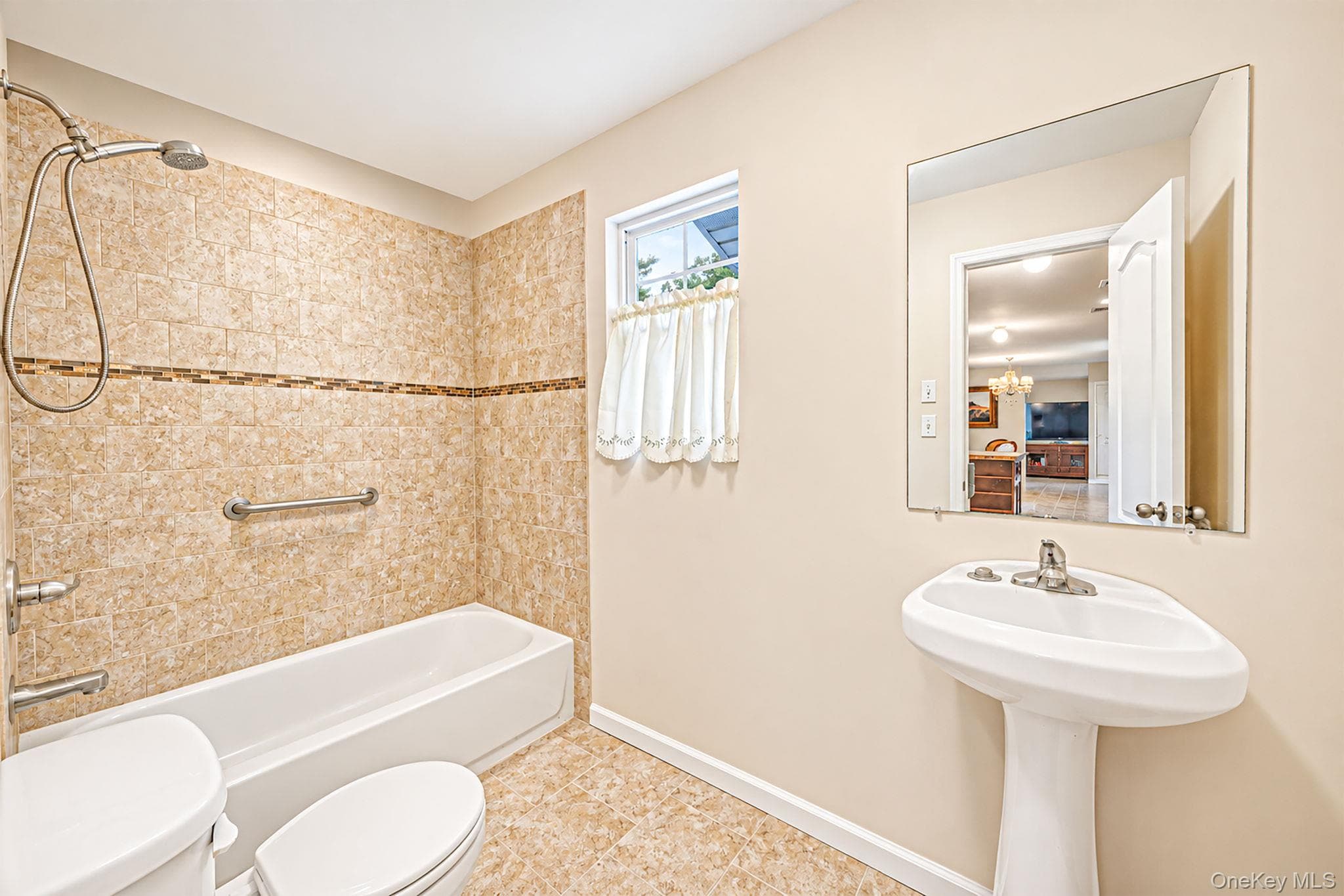 13 Glenmore Avenue thumbnail 27