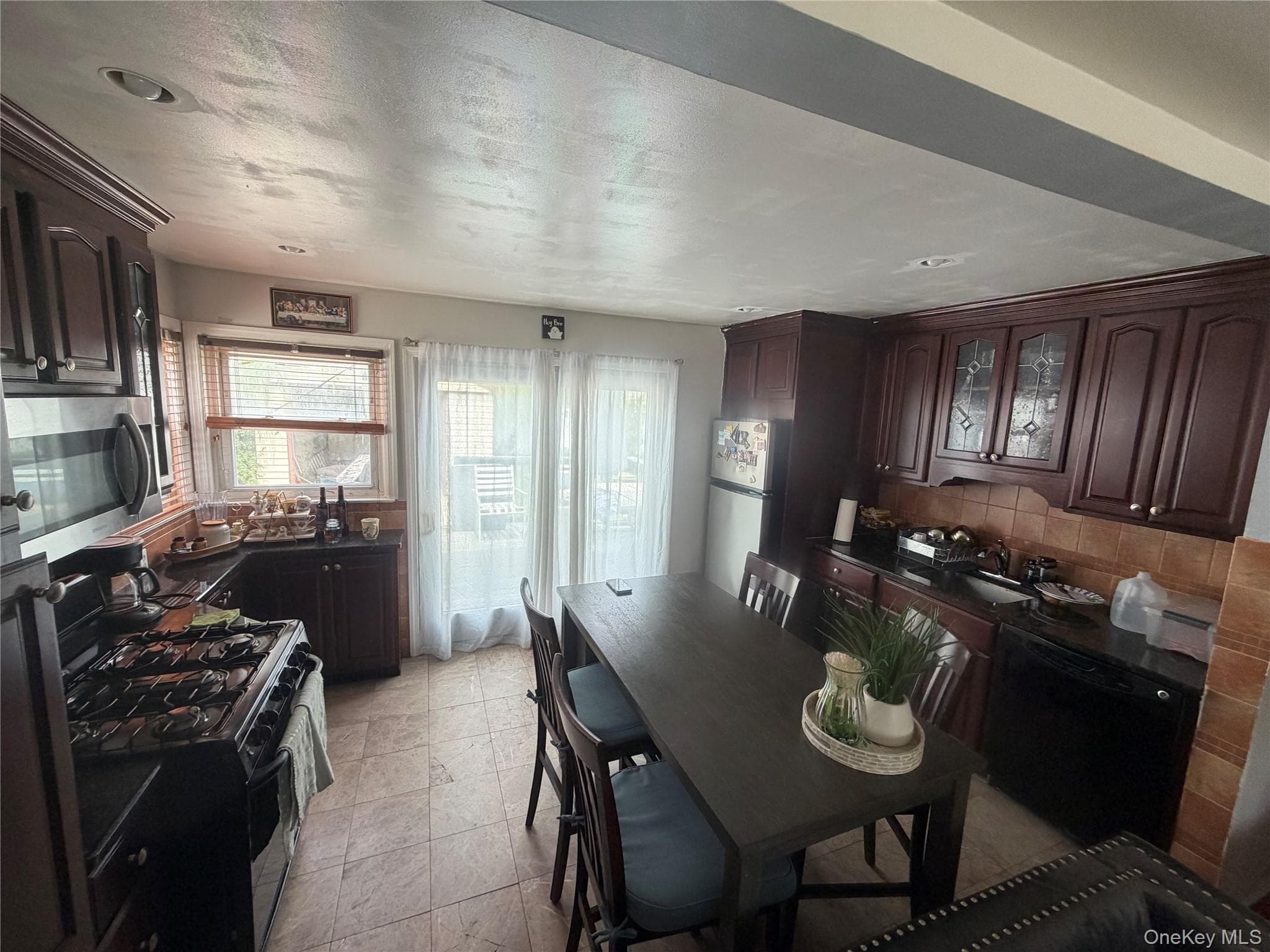 1556 Adams Street thumbnail 4