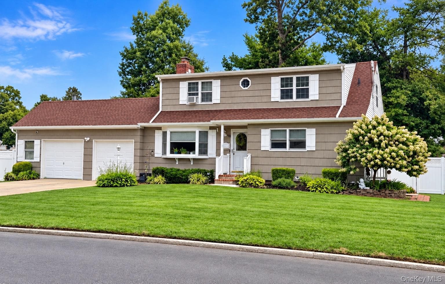 13 Westwood Drive, North Babylon