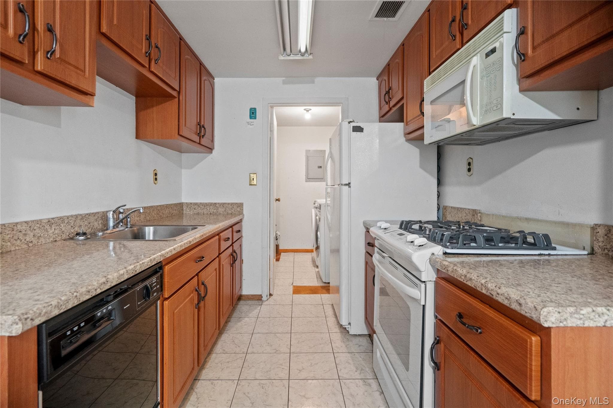 221 Sagamore Hills Drive Unit: 221 thumbnail 2