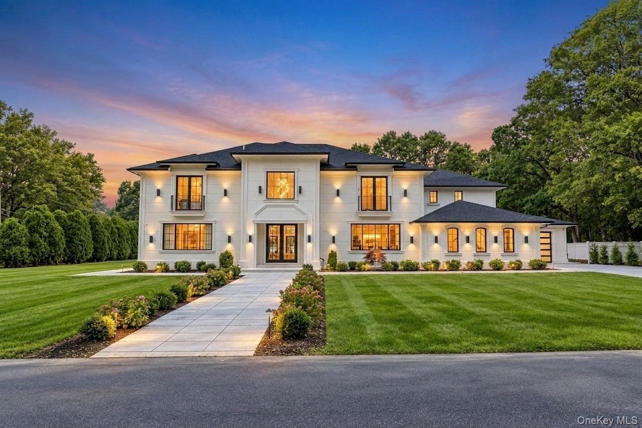 1073 Westminster Avenue, Dix Hills