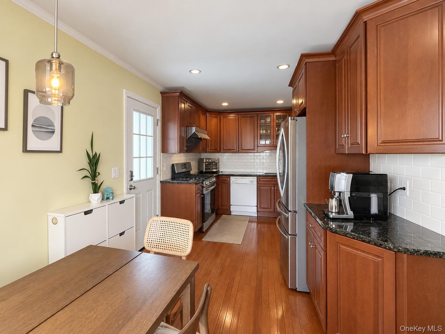 145 Westbury Avenue thumbnail 8