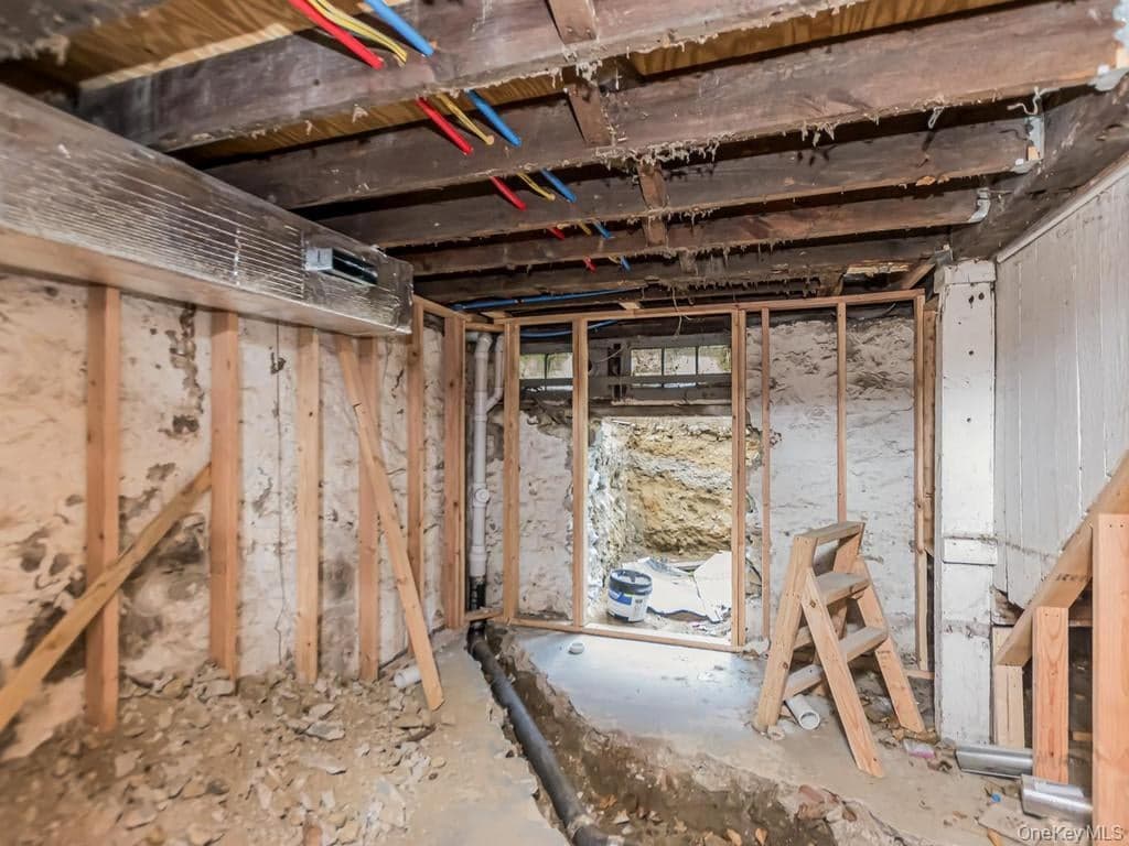 484 E 5th Street thumbnail 16