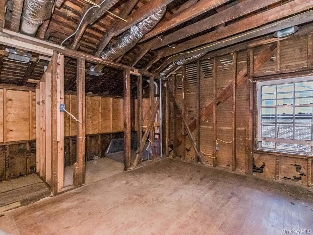 484 E 5th Street thumbnail 10