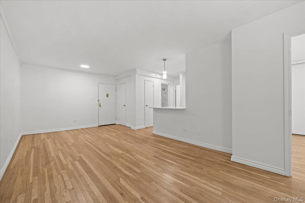 5425 Valles Avenue Unit: 4M thumbnail 7