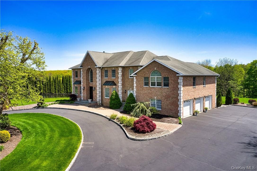 17 Constitution Court, Tuxedo Park