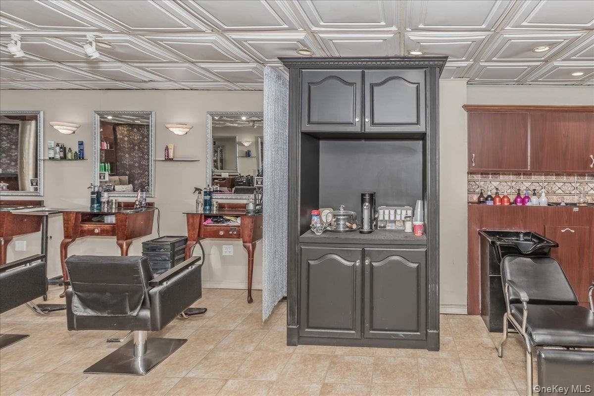 4213 Merrick Road thumbnail 13