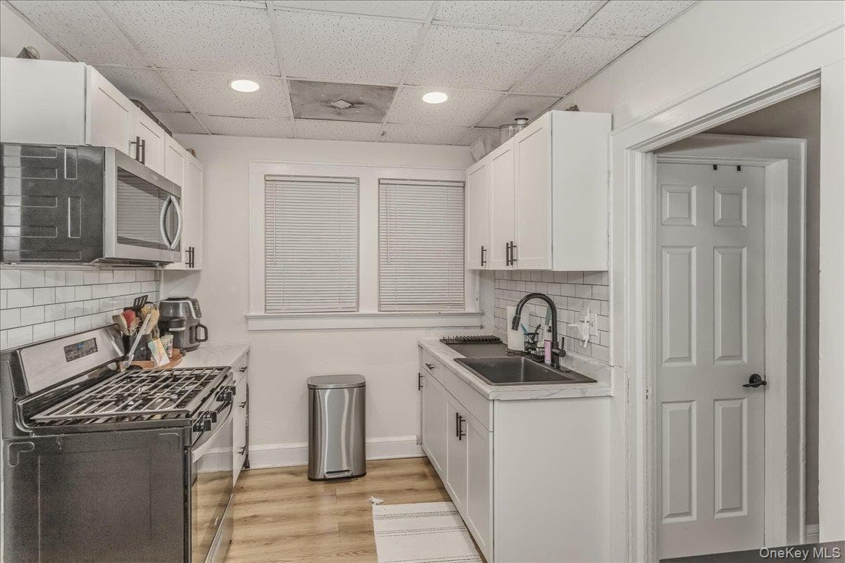 4213 Merrick Road thumbnail 18