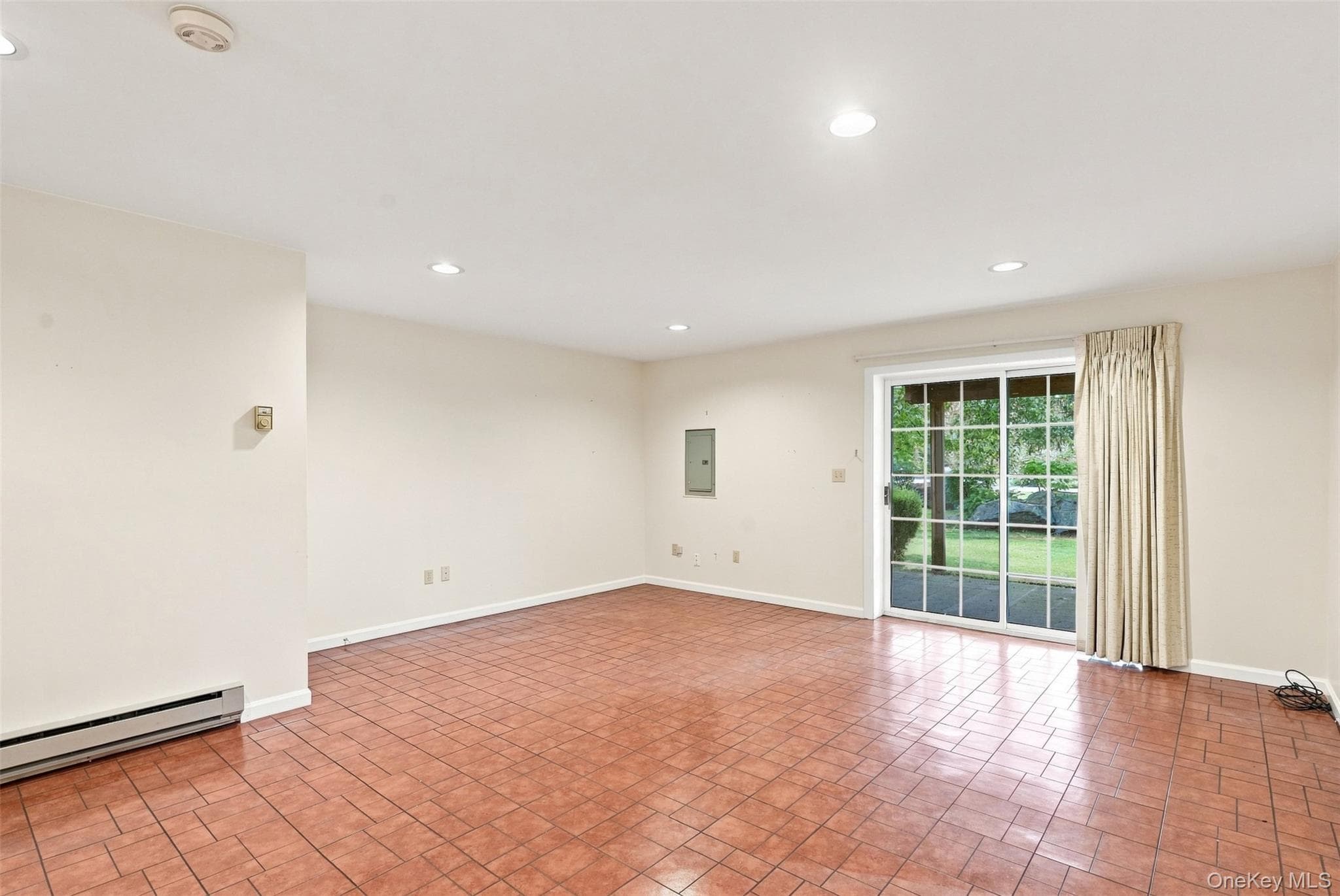 103 Kensington Court thumbnail 28