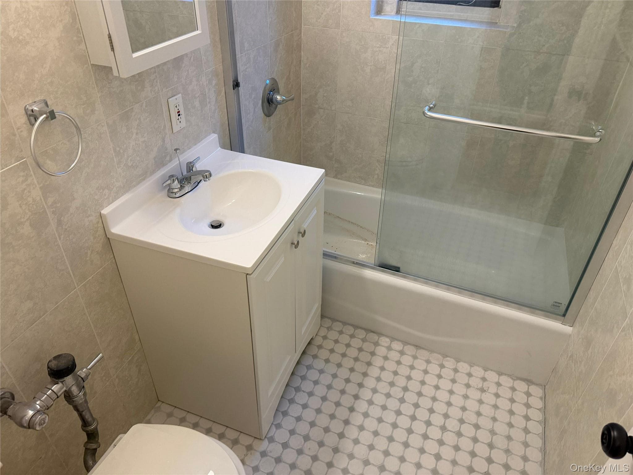 61-40 Saunders Street Unit: D24 thumbnail 9