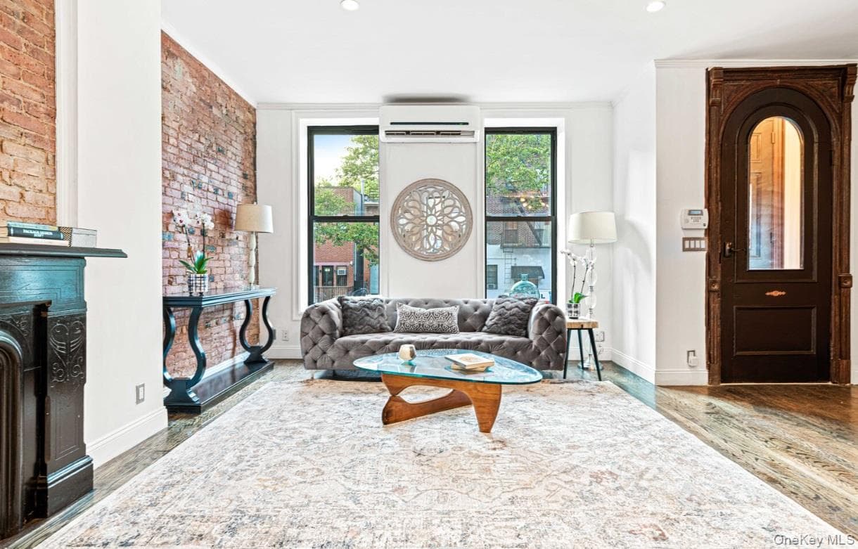 308 Clifton Place thumbnail 3