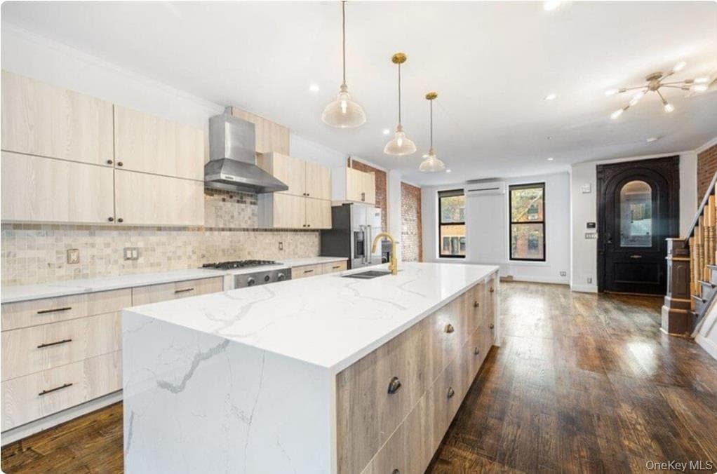 308 Clifton Place thumbnail 2