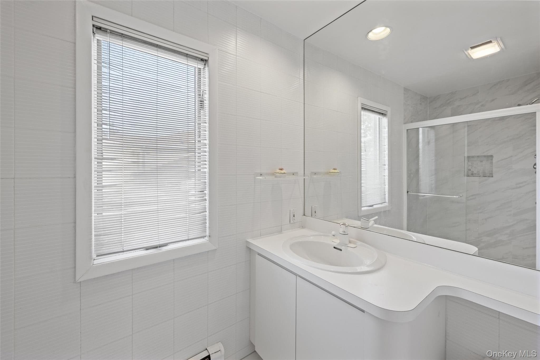 2105 Holland Way thumbnail 16