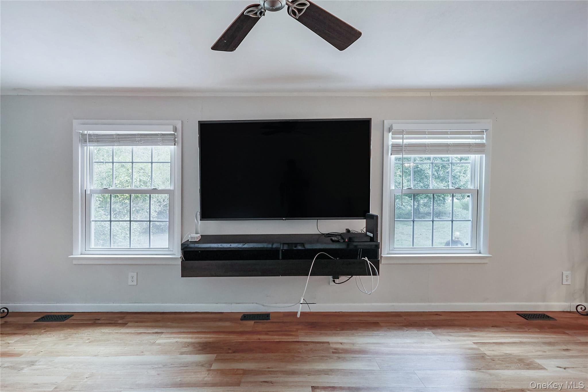 545 N Quaker Lane thumbnail 11