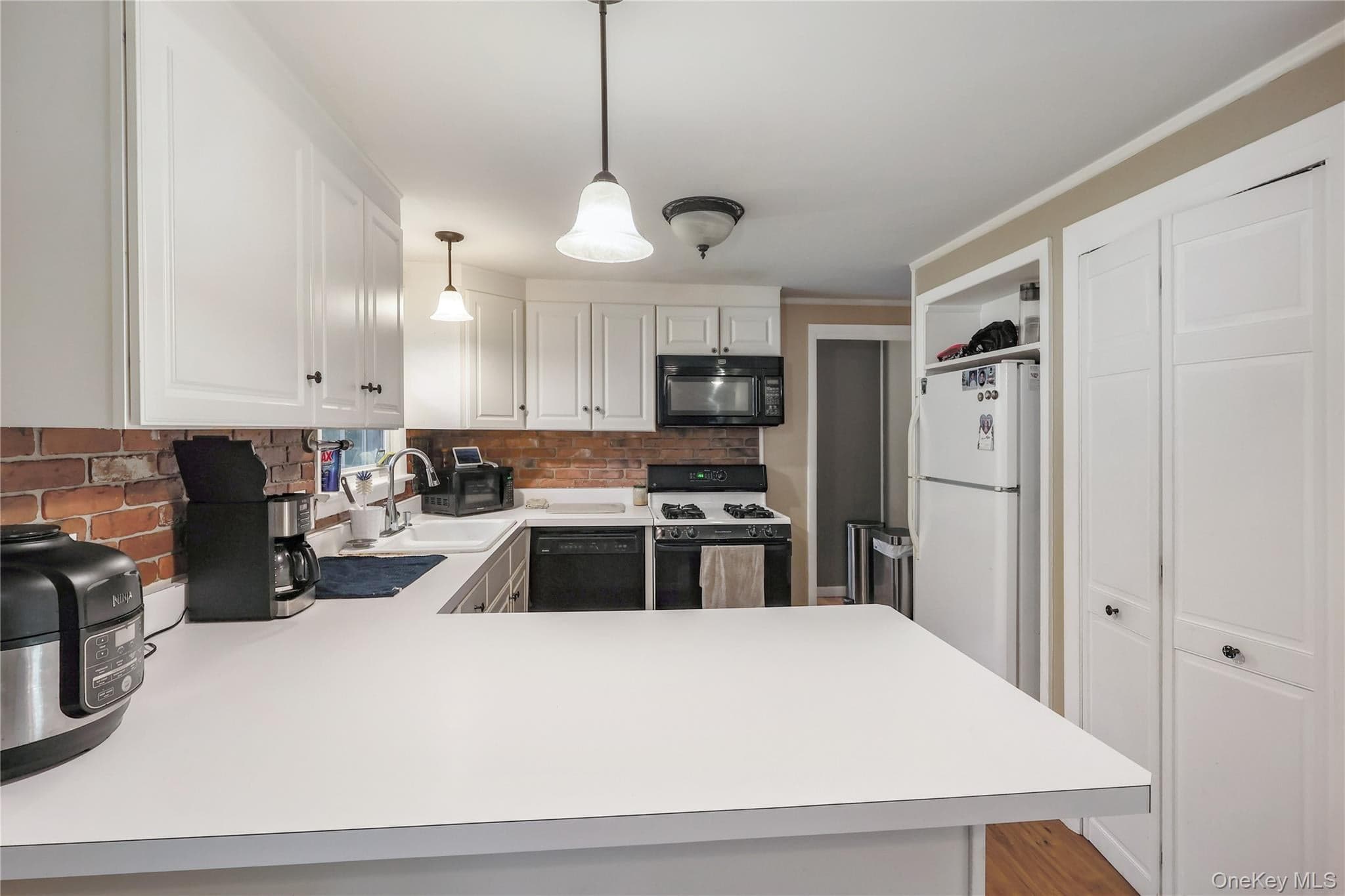 545 N Quaker Lane thumbnail 19
