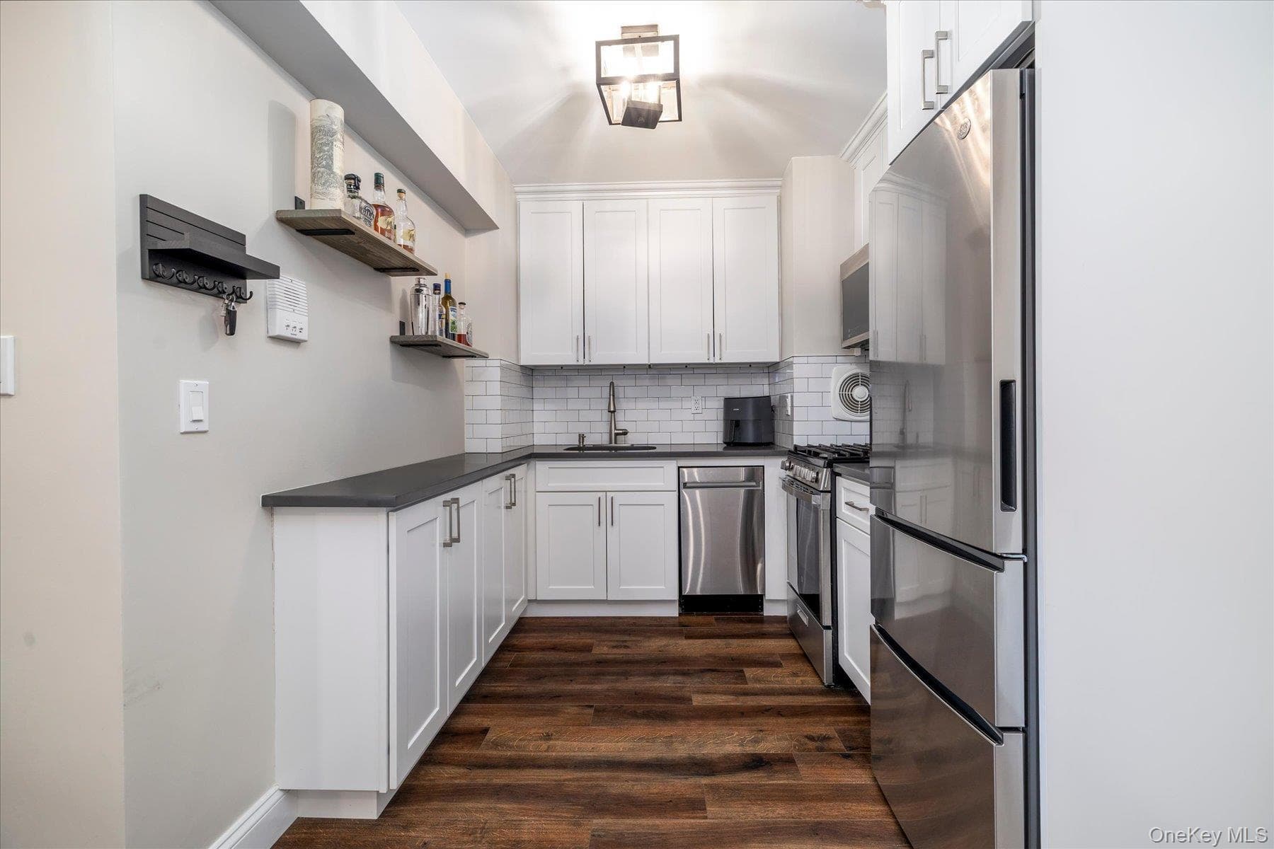 370 W Broadway Unit: 3M thumbnail 3