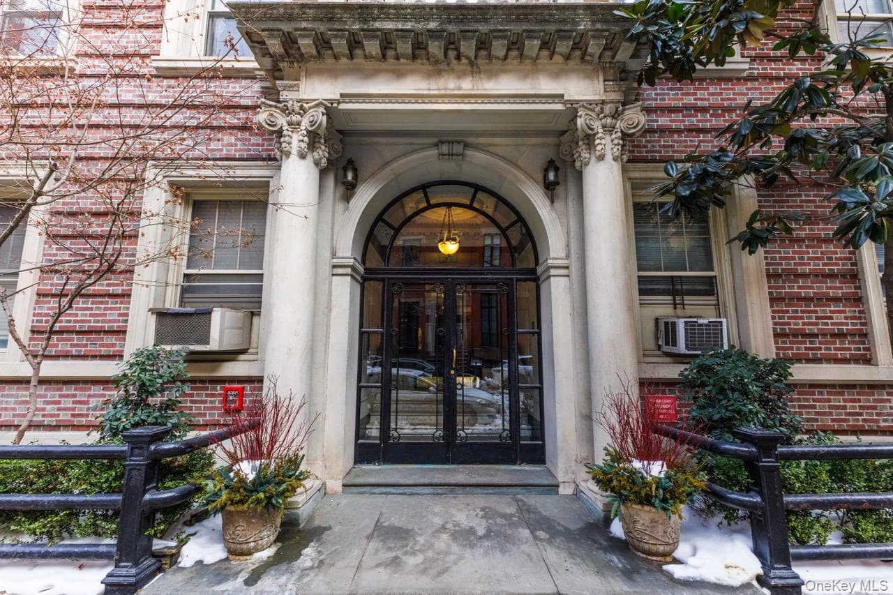 15 E 10th Street Unit: 4A thumbnail 2