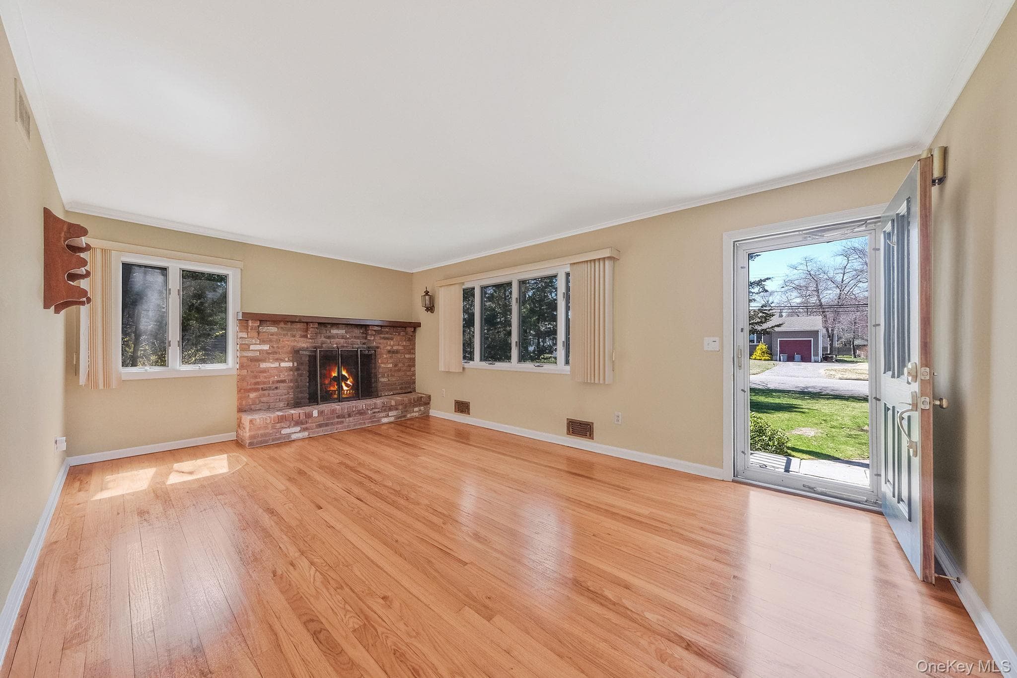 223 Connetquot Road thumbnail 18