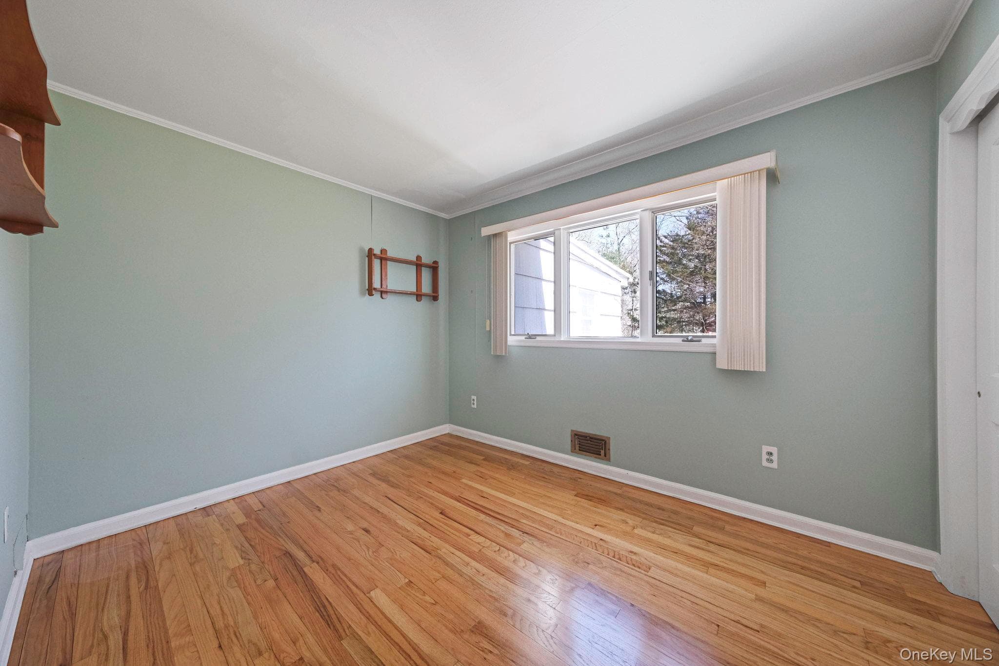 223 Connetquot Road thumbnail 24