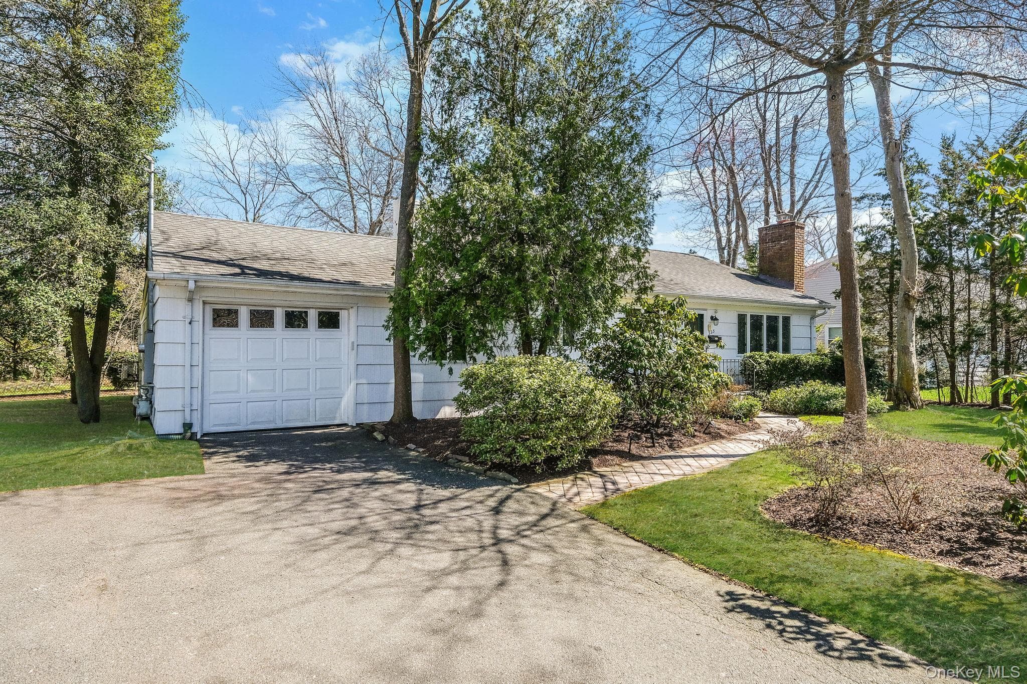 223 Connetquot Road thumbnail 6