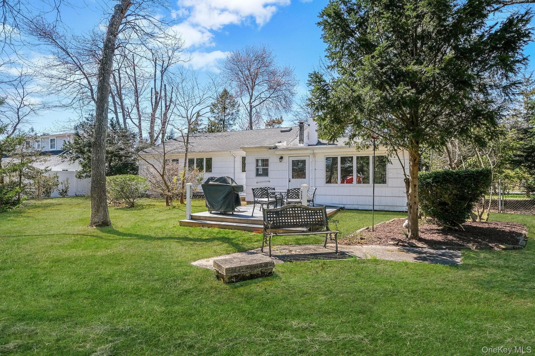 223 Connetquot Road thumbnail 10