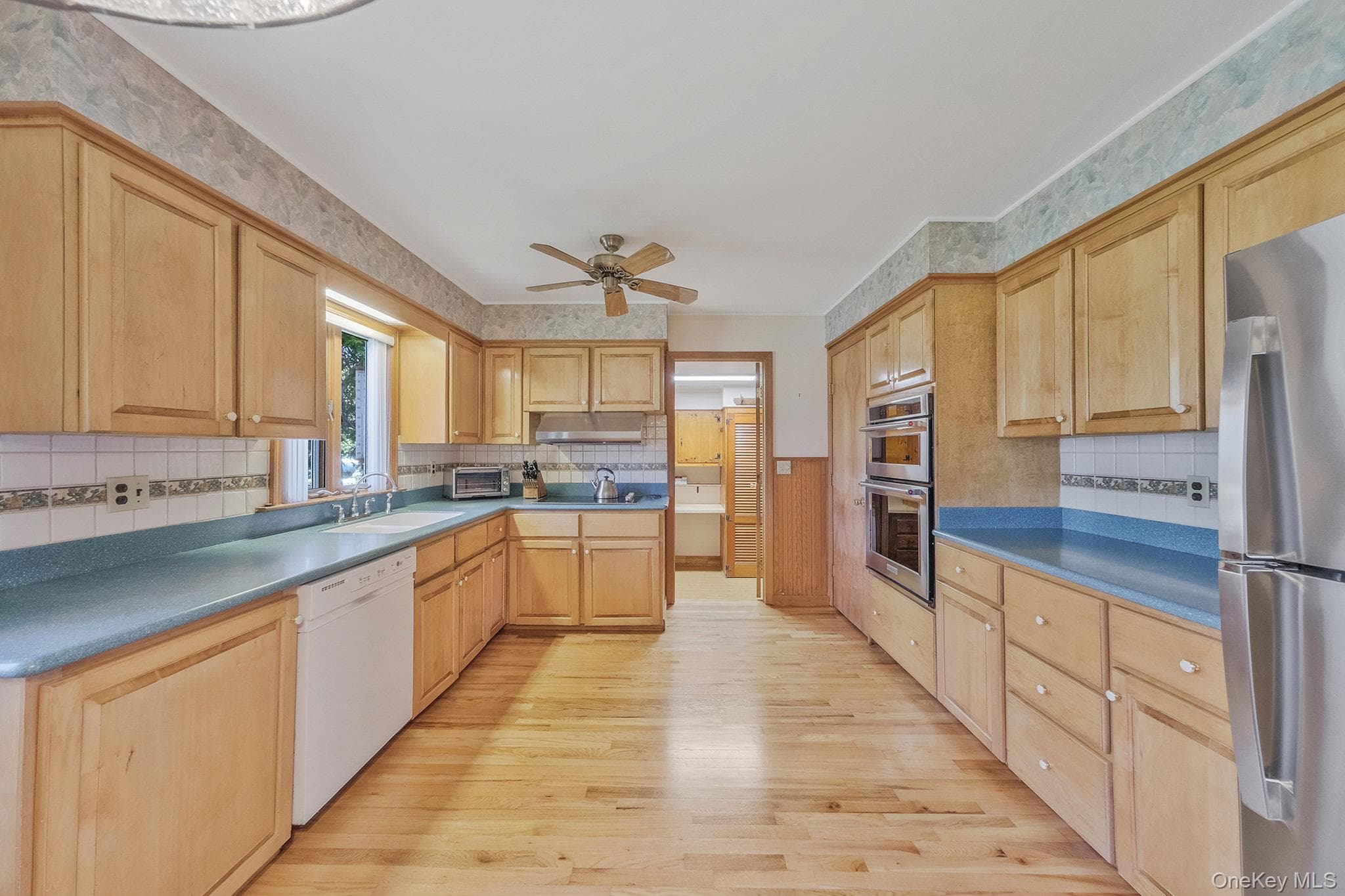 223 Connetquot Road thumbnail 14