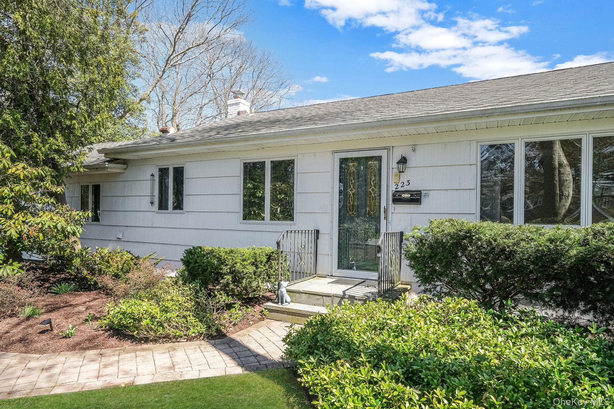 223 Connetquot Road thumbnail 3