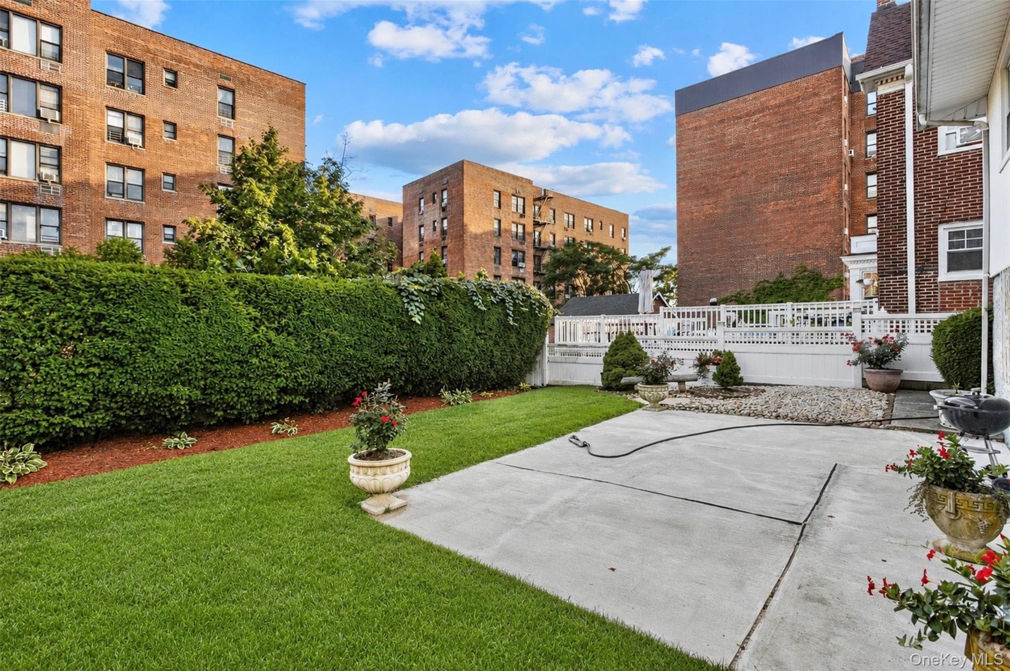 552 Briar Place thumbnail 16
