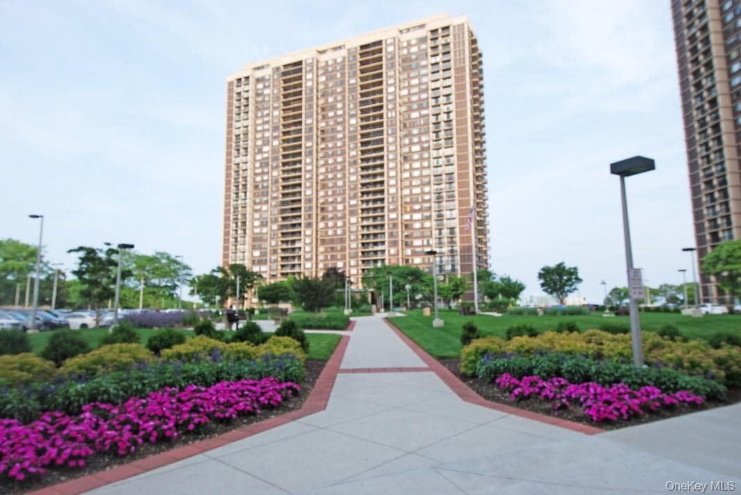269-10 Grand Central Parkway Unit: 7X, Floral Park