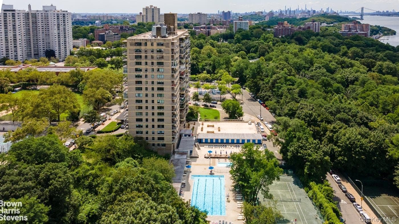 3671 Hudson Manor Terrace Unit: 4F thumbnail 13