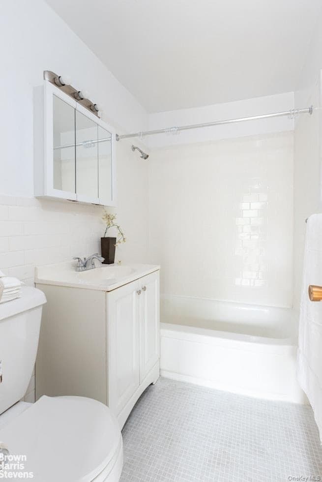 3671 Hudson Manor Terrace Unit: 4F thumbnail 4