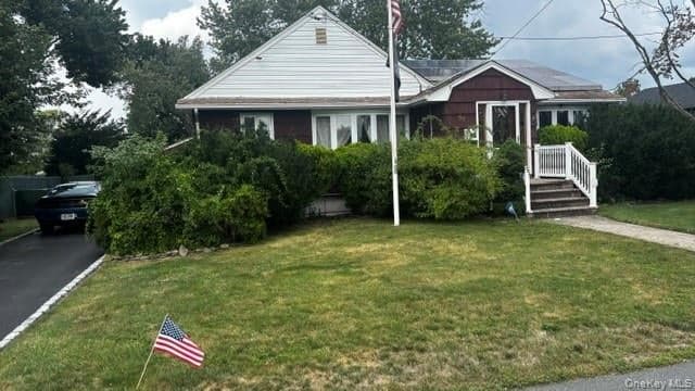 59 Farmers Avenue, Lindenhurst