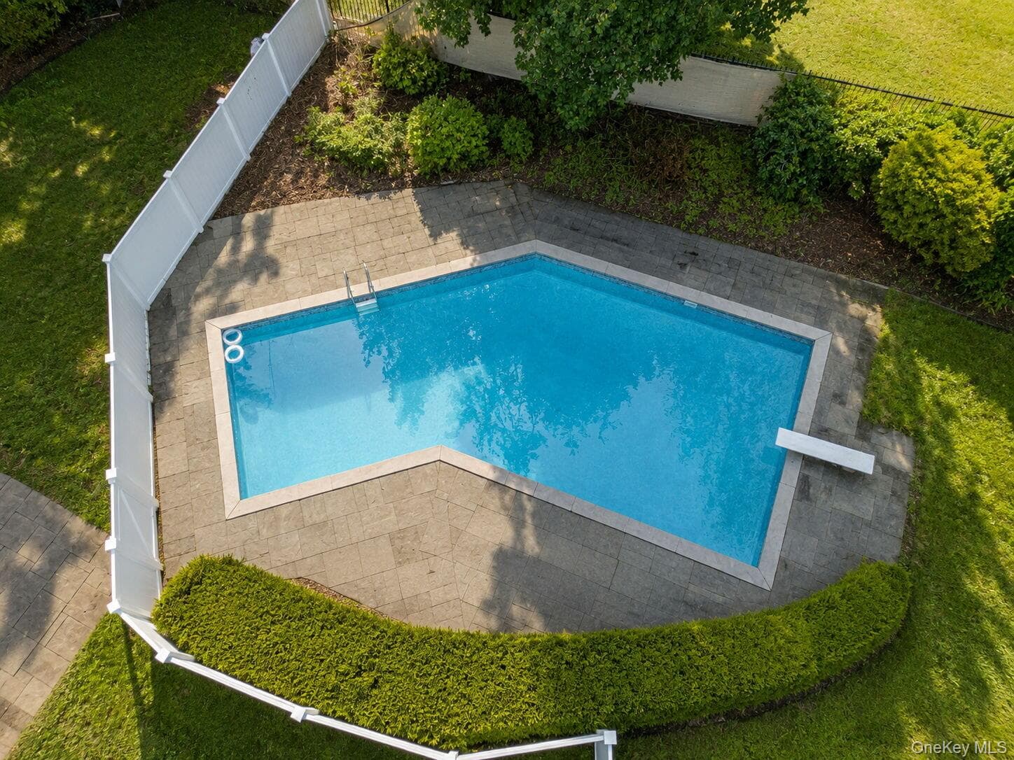 132 Hilltop Road thumbnail 11