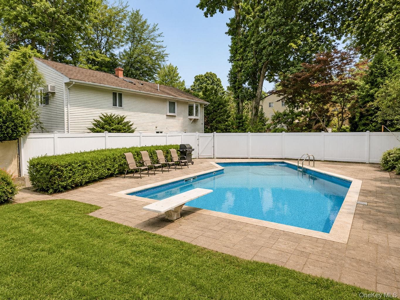 132 Hilltop Road thumbnail 15