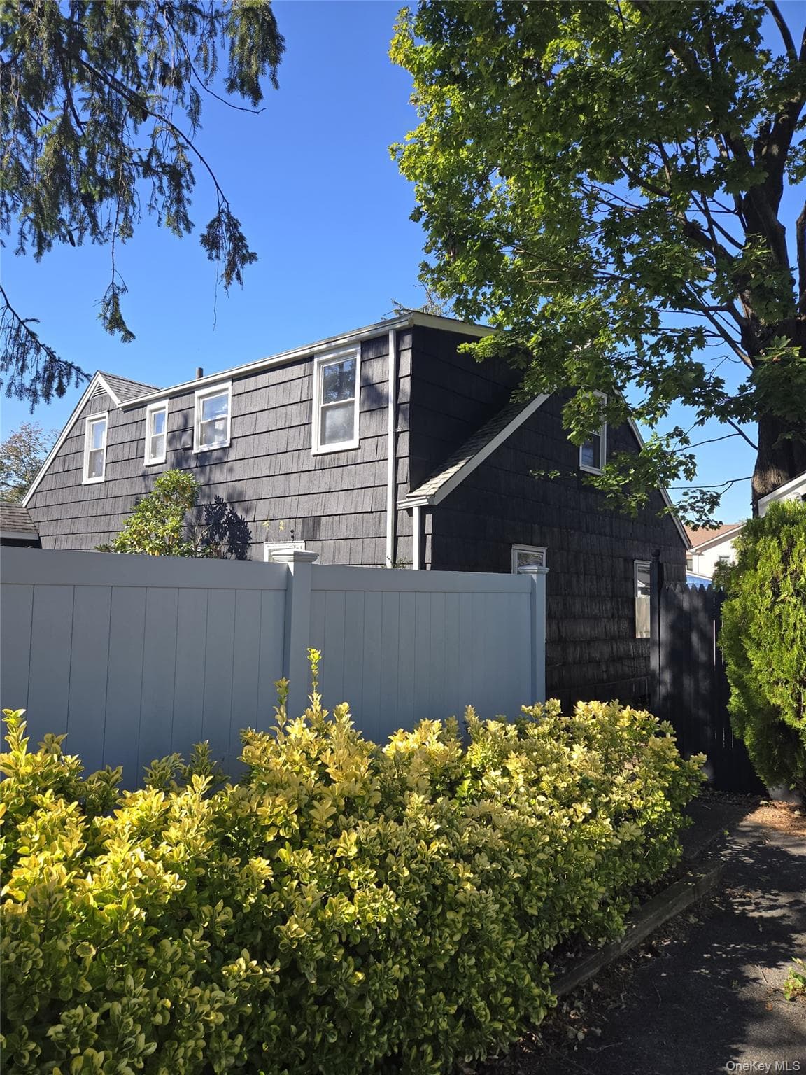 455 Walton Street thumbnail 2
