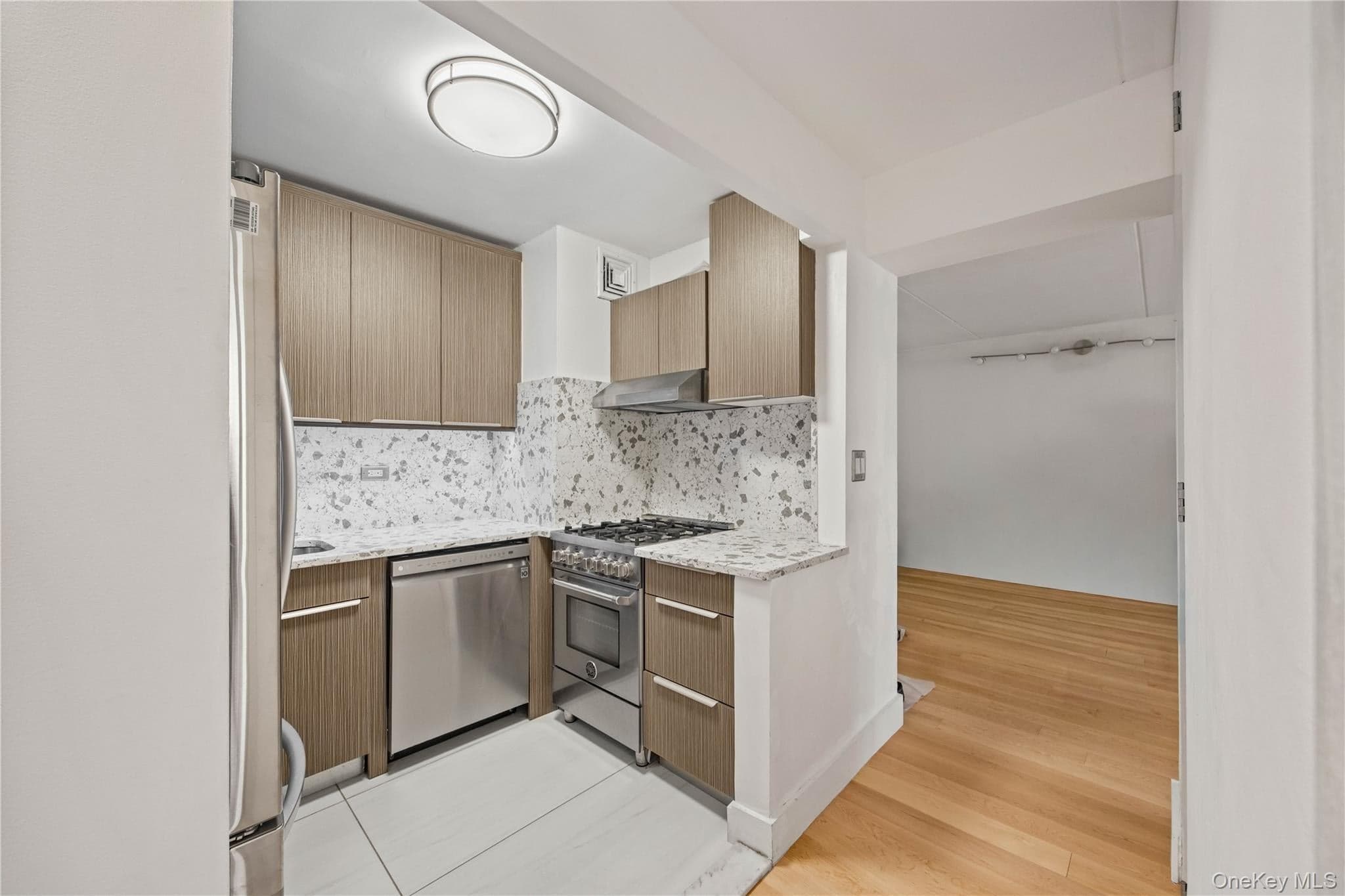220 Manhattan Avenue Unit: 2N thumbnail 7