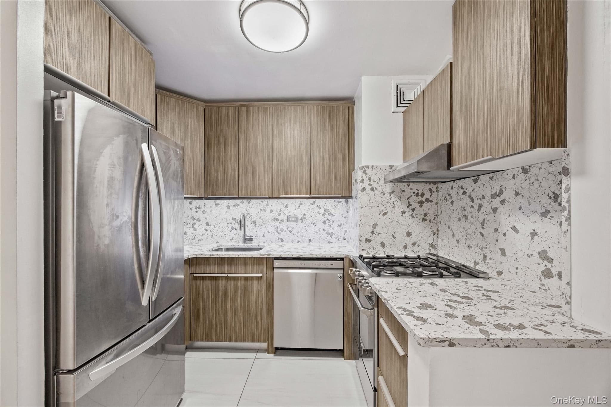 220 Manhattan Avenue Unit: 2N thumbnail 6