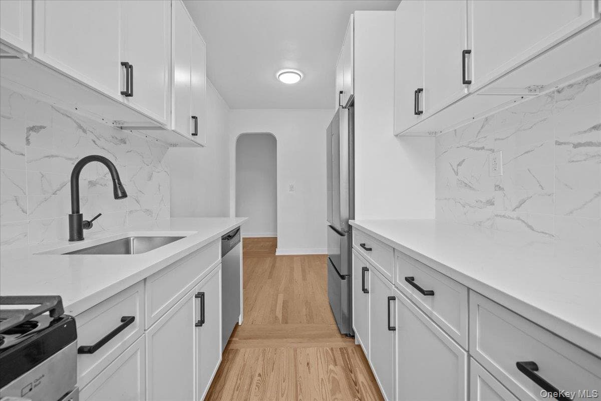3015 Riverdale Avenue Unit: 6D thumbnail 5