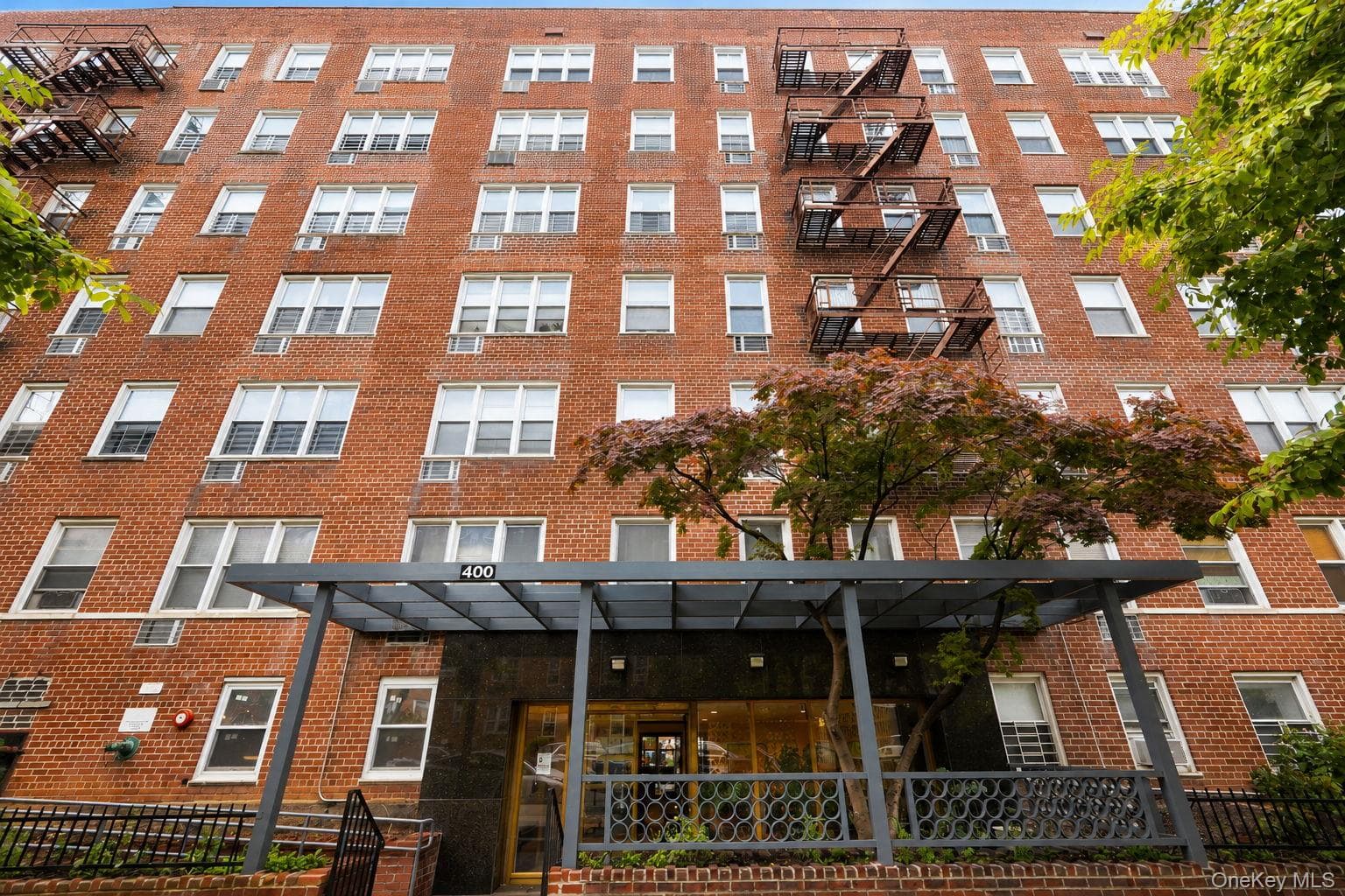 400 E 17th Street Unit: 304 thumbnail 2