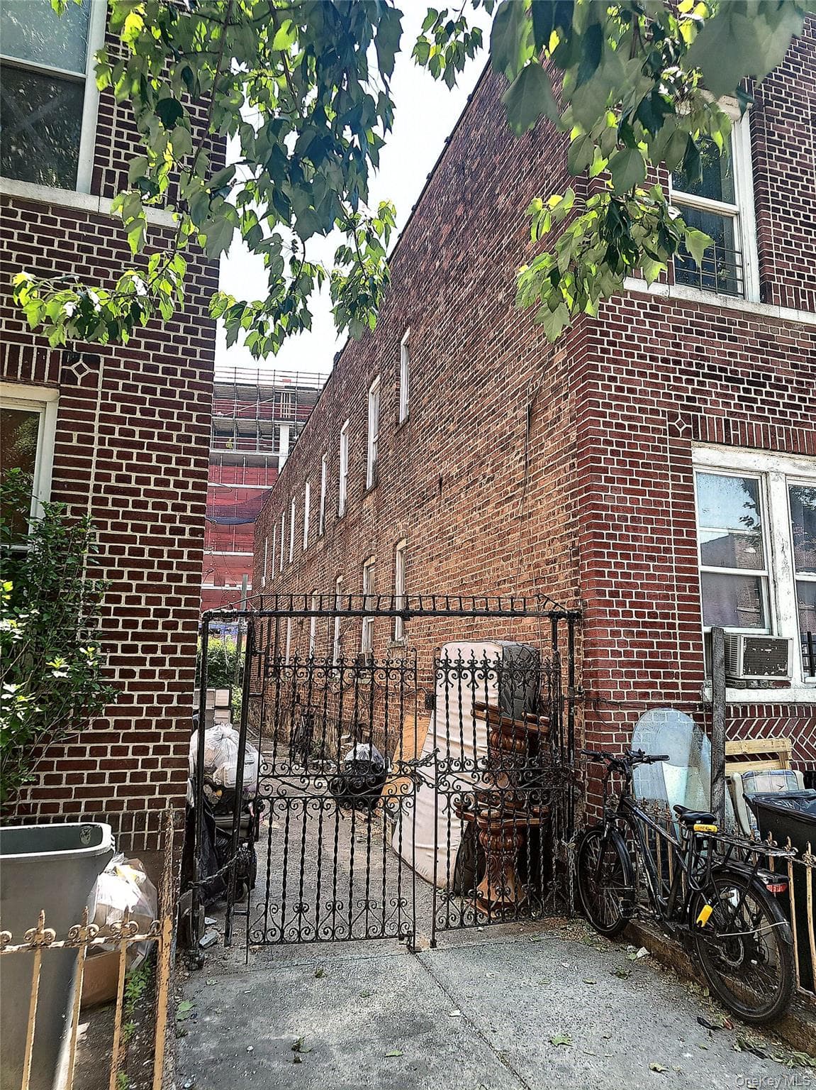 1054 Longfellow Avenue thumbnail 2