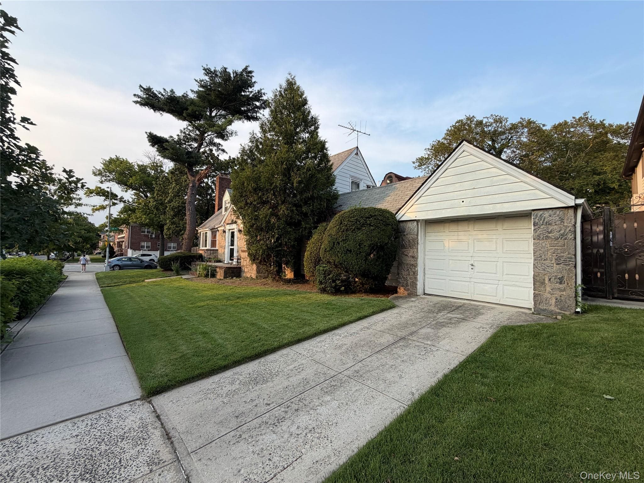 185-02 69th Avenue thumbnail 3