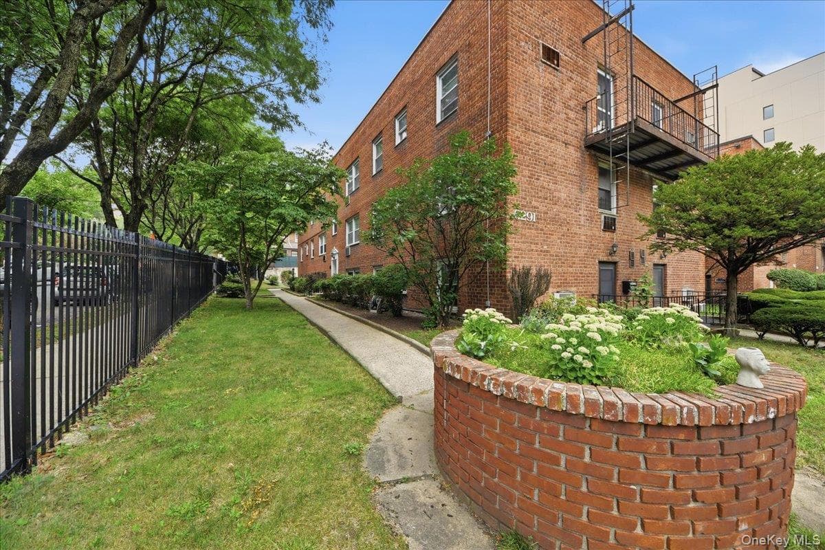 6291 Broadway Unit: A6 thumbnail 4