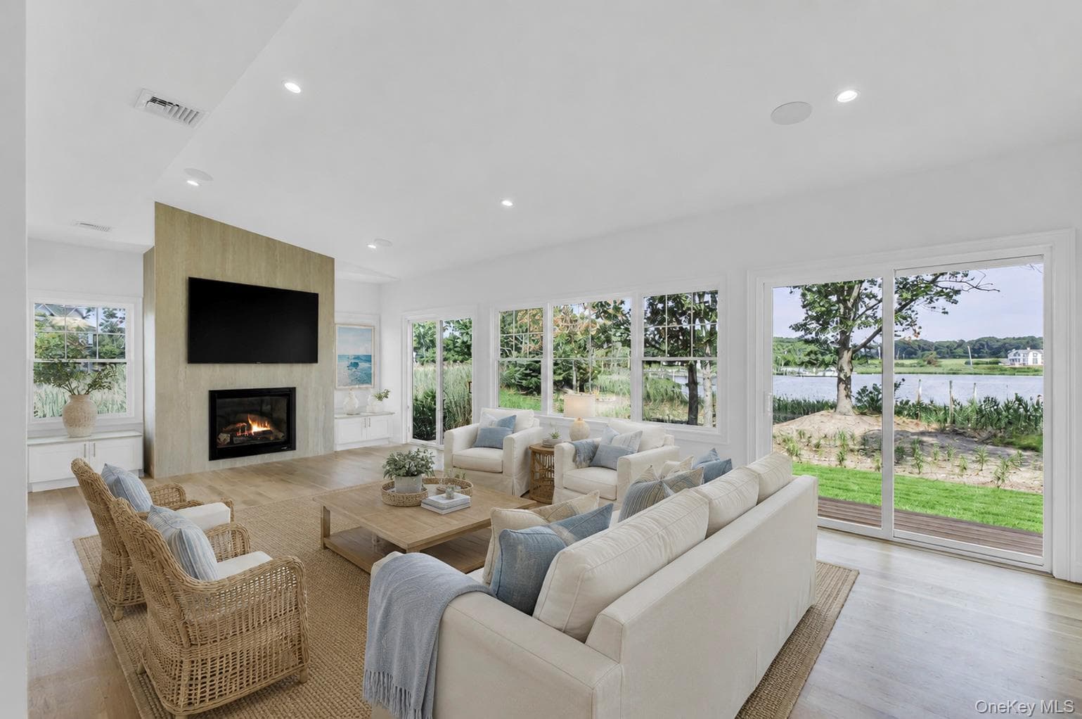 255 Peconic Bay Boulevard thumbnail 13