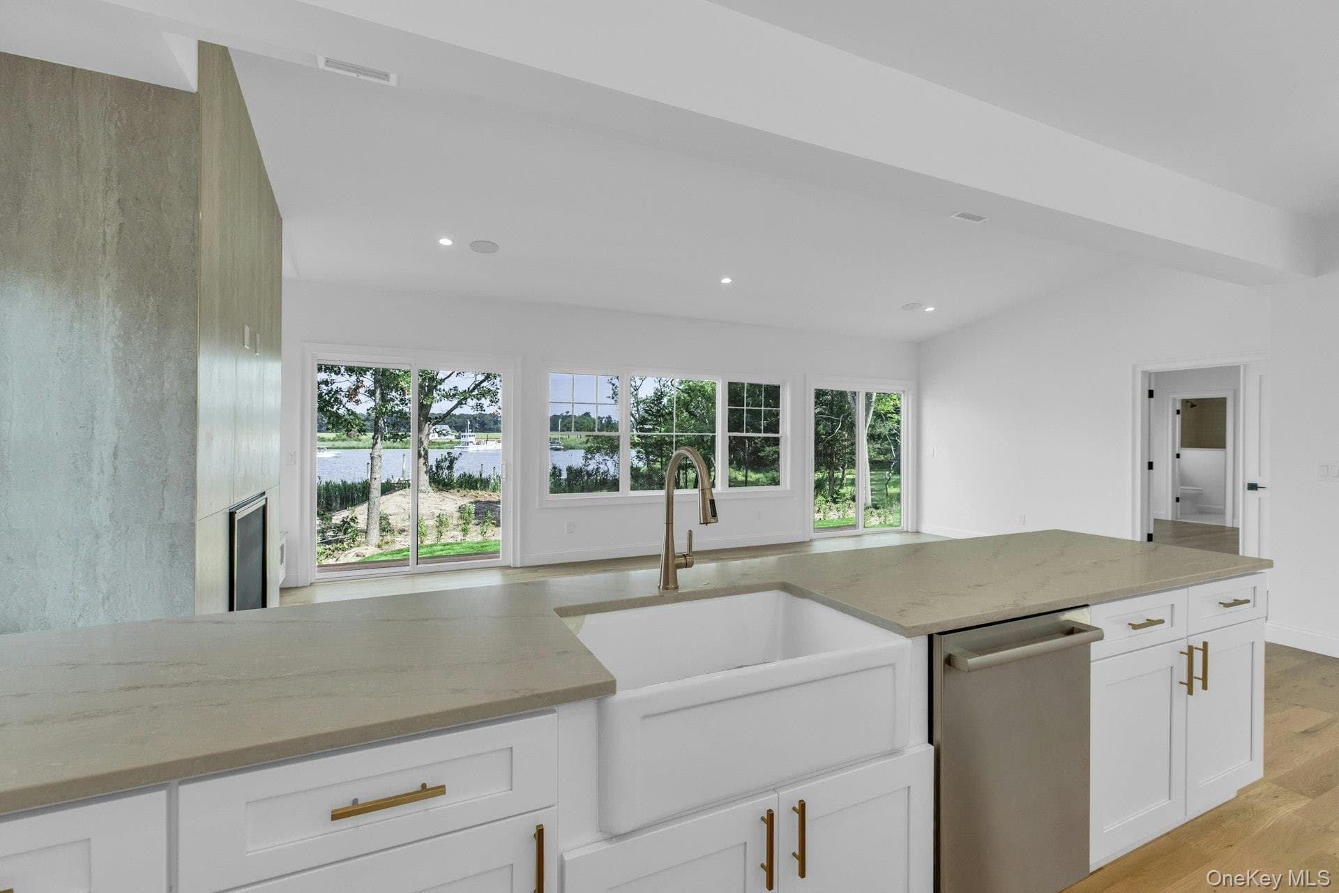 255 Peconic Bay Boulevard thumbnail 10