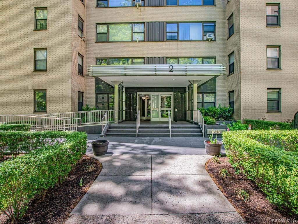 2 Fordham Hill Oval Unit: 5B thumbnail 16