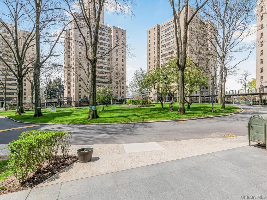 2 Fordham Hill Oval Unit: 5B thumbnail 23