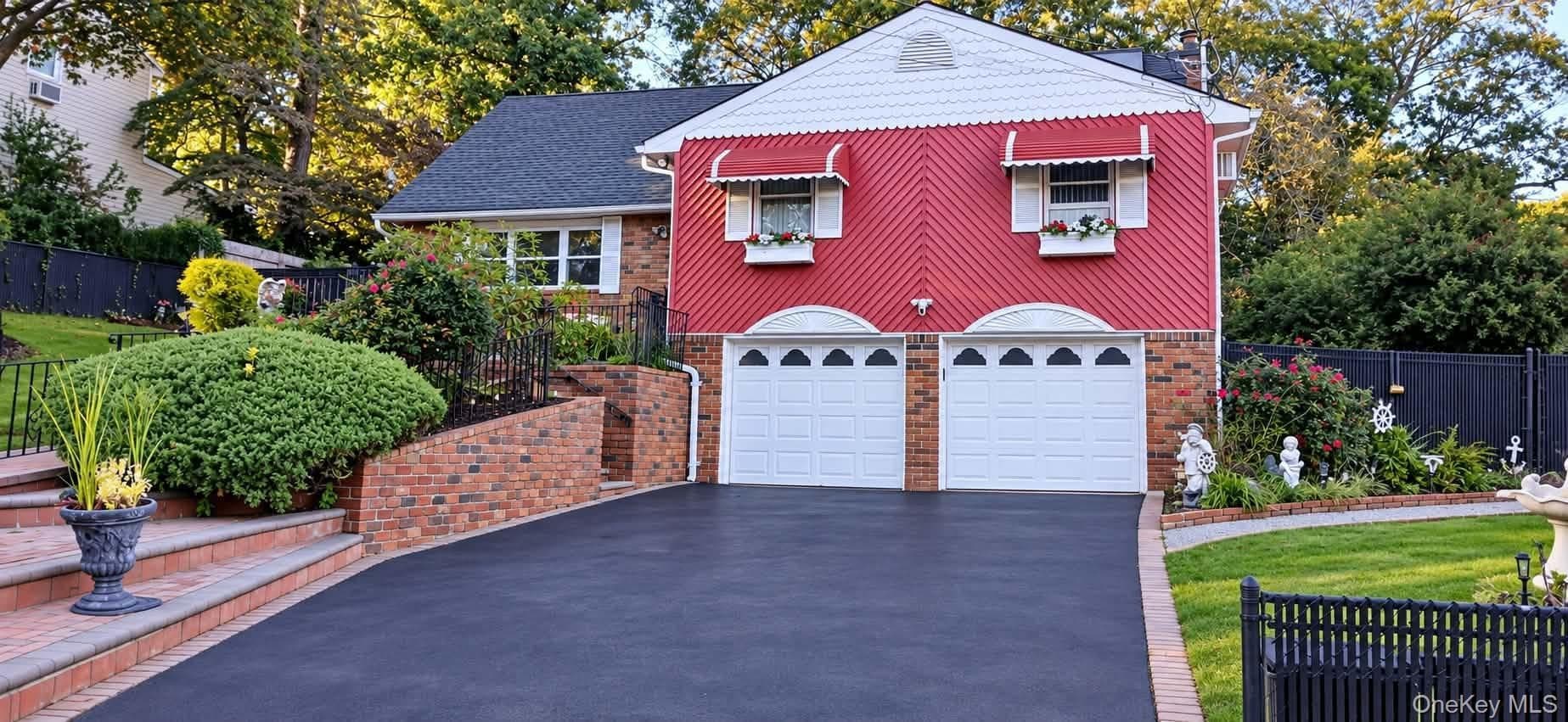41 Washington Heights Street, Selden