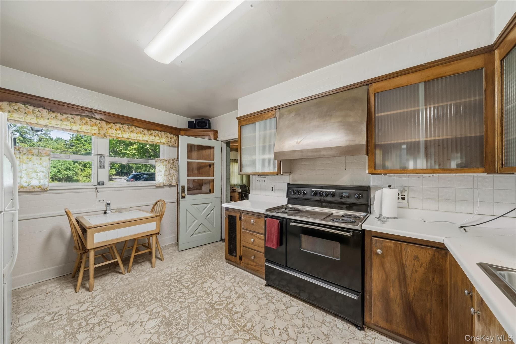 130 Cromwell Hill Road thumbnail 16