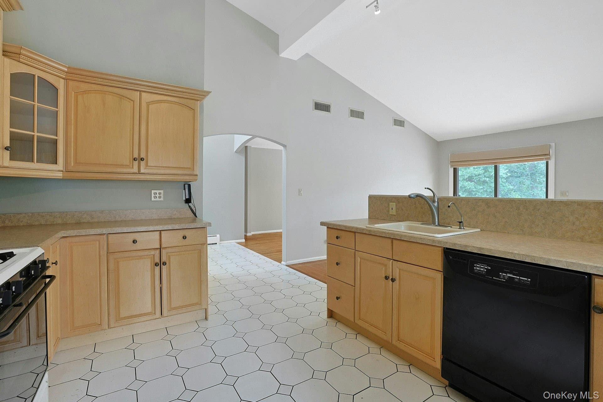 3 Sasson Terrace thumbnail 17